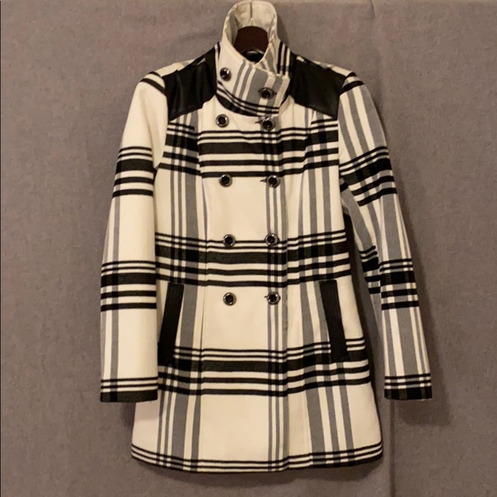 Awesome coat with feaux leather trim